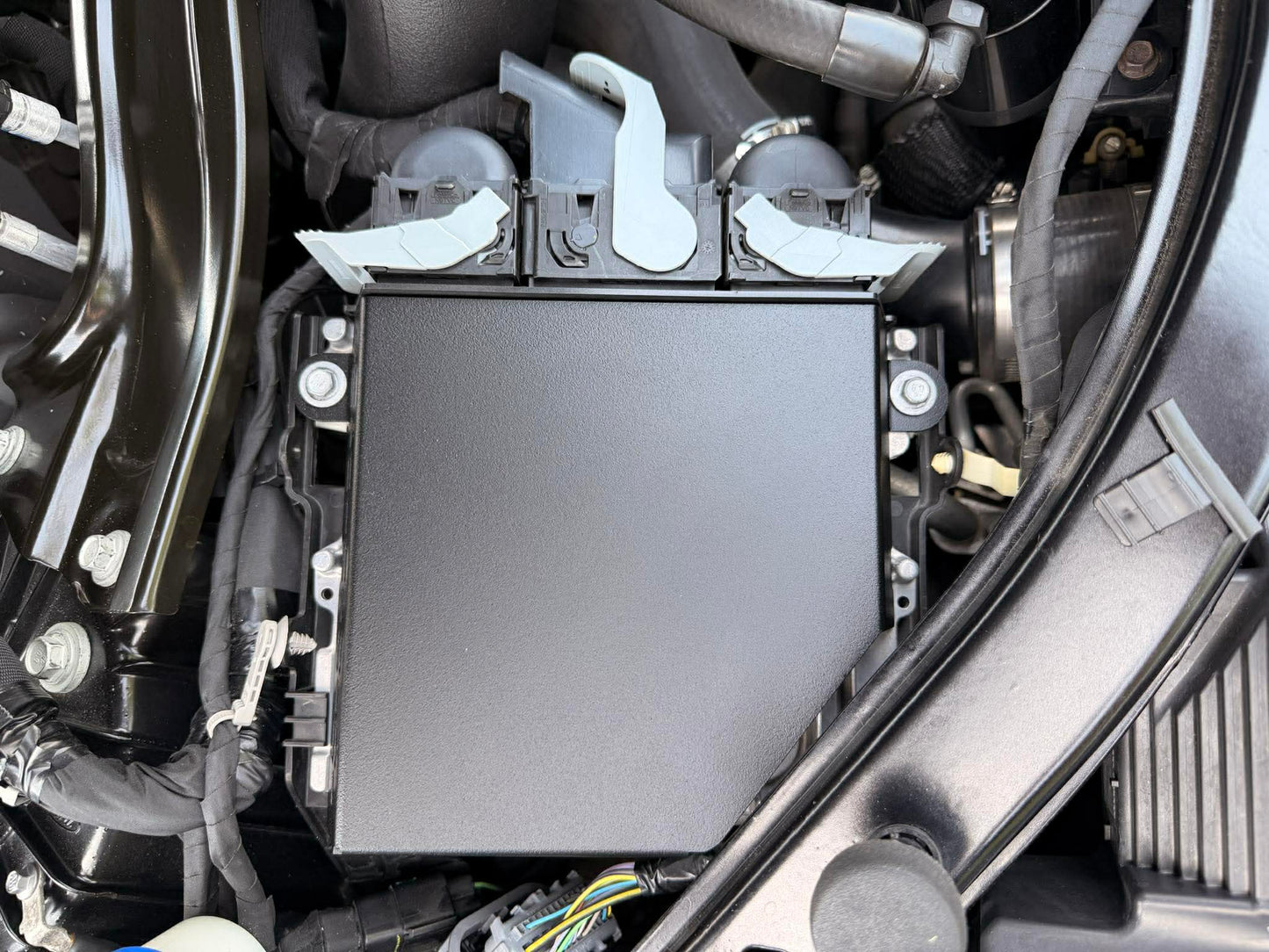 [PRE-ORDER] 2020+ Explorer Aluminum Engine Bay Dress Up Panel / ECU Cover